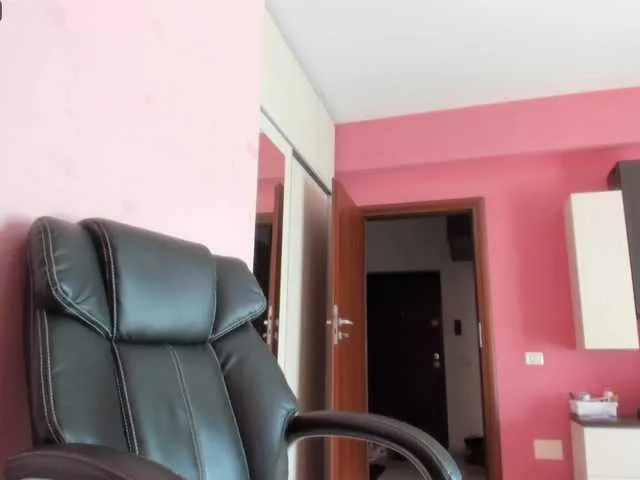Live sex webcam photo for DiamondKay #287973847