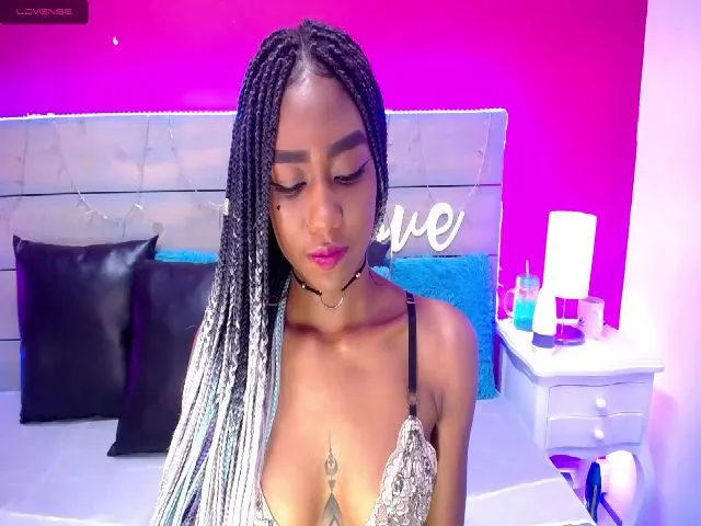 Live sex webcam photo for EmmySweett #255193864