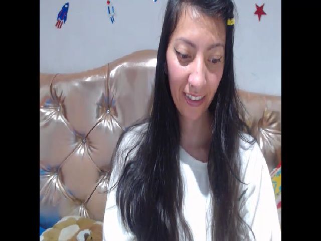 Live sex webcam photo for Kaymilf #263400359