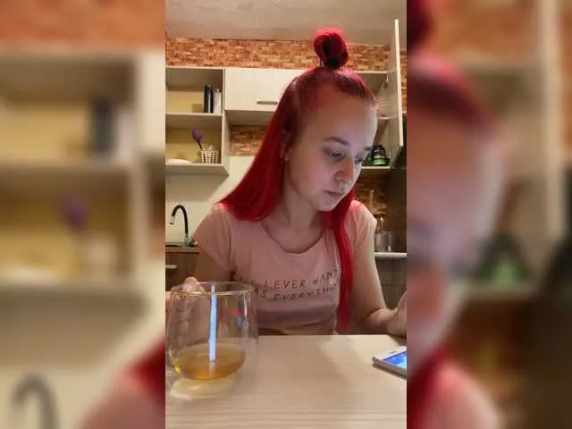 Live sex webcam photo for KiraLiLime #287989943