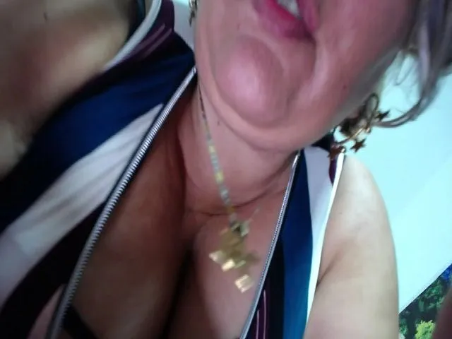 Live sex webcam photo for Brenda_becker #256055596