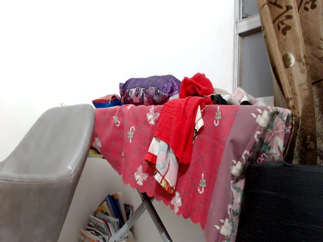 Live sex webcam photo for Angelina323 #257325966