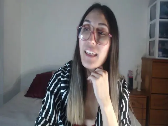 Live sex webcam photo for Ninimoon #254077938