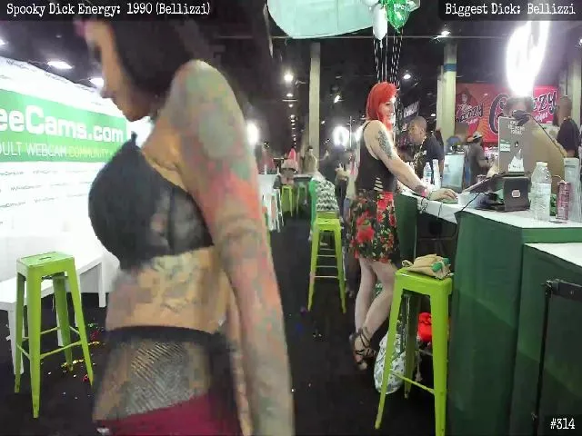 Live sex webcam photo for QuinnGray #254922926