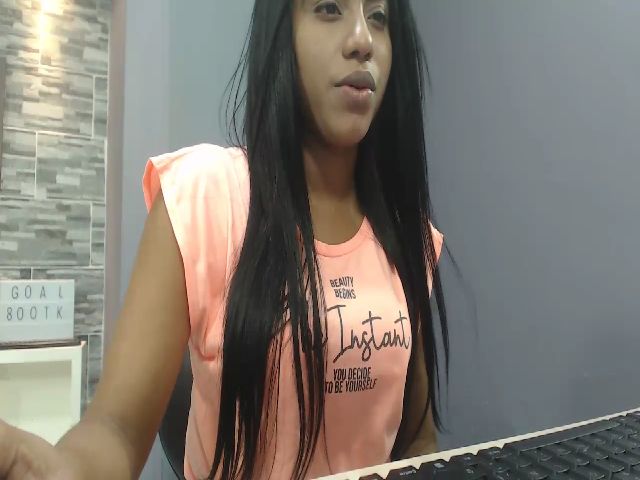 Live sex webcam photo for Saray22xx #253606628