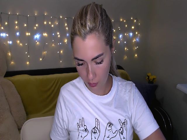 Live sex webcam photo for TrishKlein #258566490