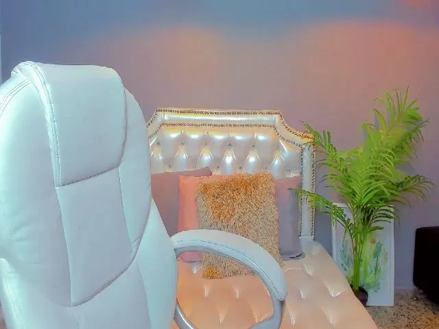 Live sex webcam photo for Emyconner #253308095