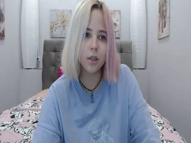 Live sex webcam photo for Helokit #255247851