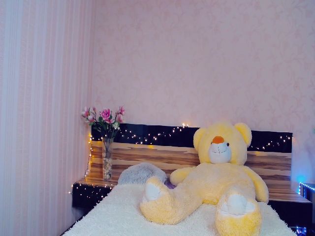 Live sex webcam photo for LiaBrazzer #253476825