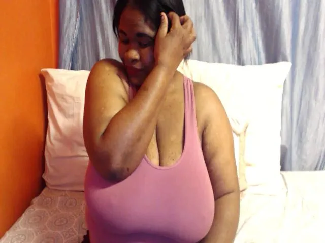 Live sex webcam photo for Sweetnozie #263664995