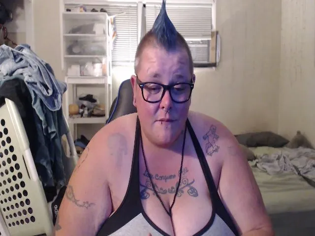 Live sex webcam photo for PunkChick420 #258065595