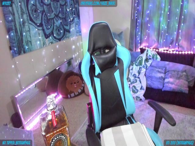 Live sex webcam photo for Nikki_Haze #260475677