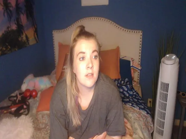 Live sex webcam photo for SnowWhiteXxxx #255711346