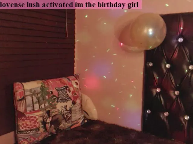 Live sex webcam photo for PARADISEQEEN #253595250