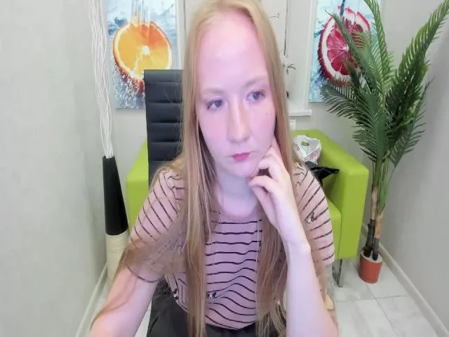 Live sex webcam photo for StunningKelly #255889511