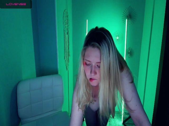 Live sex webcam photo for TinkerrBelll #252409957