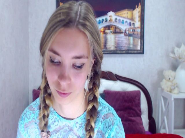 Live sex webcam photo for RossandaShy #253039625