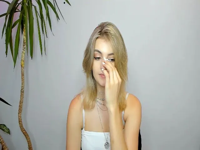 Live sex webcam photo for HelelGretta #263446847