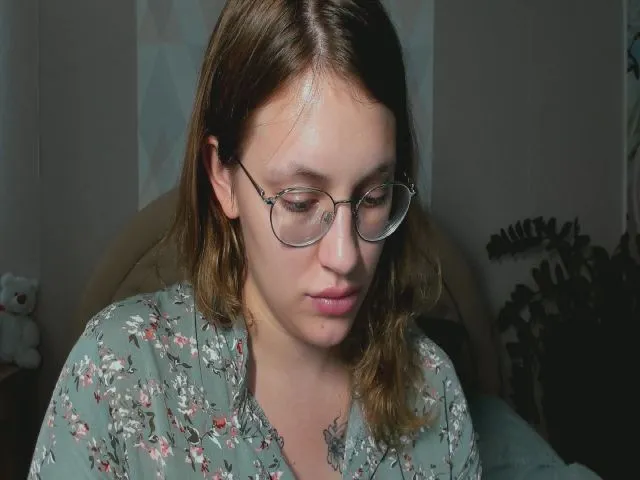 Live sex webcam photo for CuteMonica_ #255350579