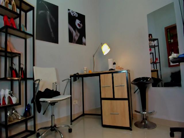 Live sex webcam photo for MrsEdha #258684864