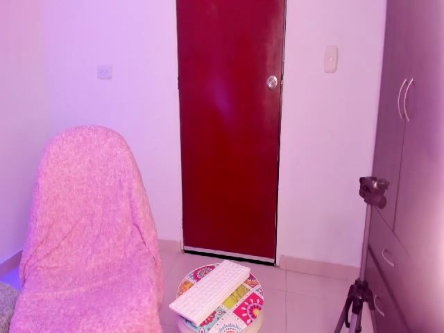 Live sex webcam photo for MartinaEvans1 #264452779