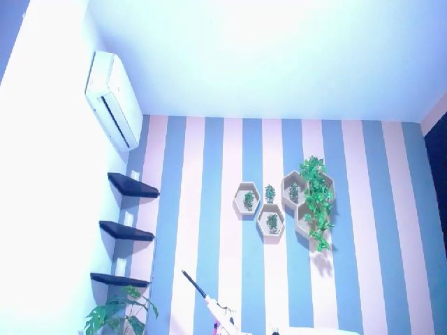 Live sex webcam photo for Aleja_10 #253318861