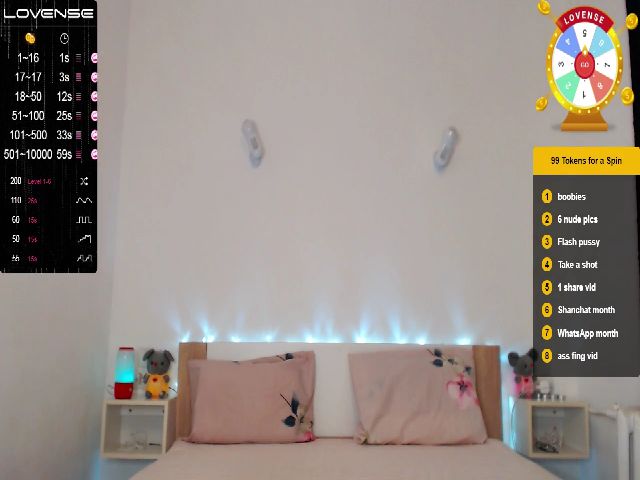 Live sex webcam photo for YourPeachy #252664016