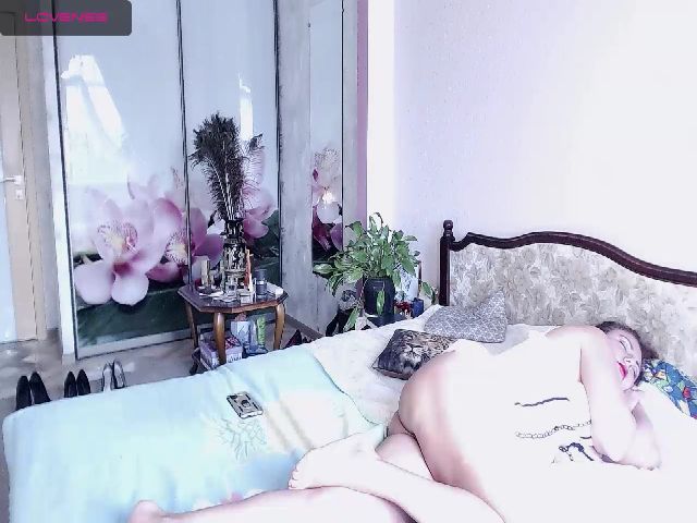 Live sex webcam photo for JuliannaLux #252346250