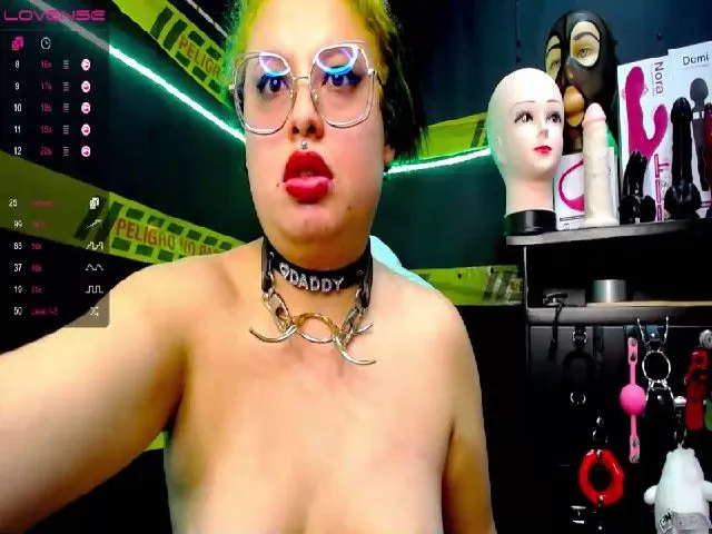 Live sex webcam photo for Rubi_slave #260607835