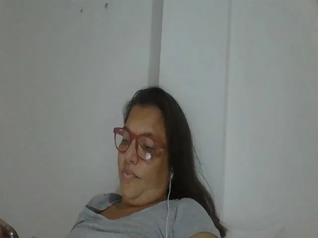 Live sex webcam photo for SweetLola01 #258429048