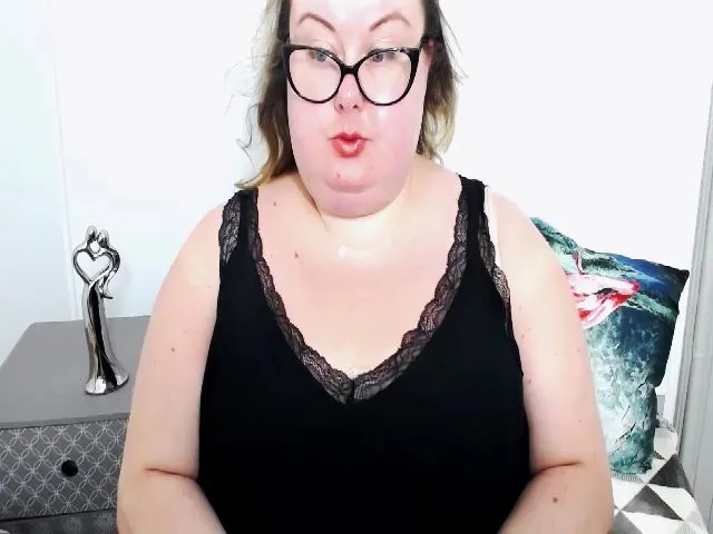 Live sex webcam photo for HornyBonnie #253755519