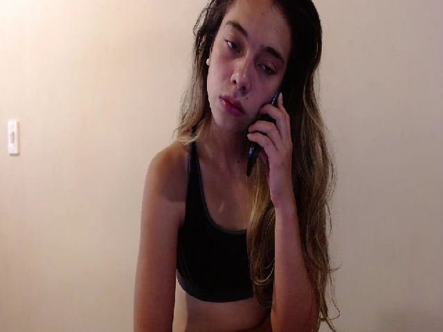 Live sex webcam photo for LaraSmiith_ #257046930