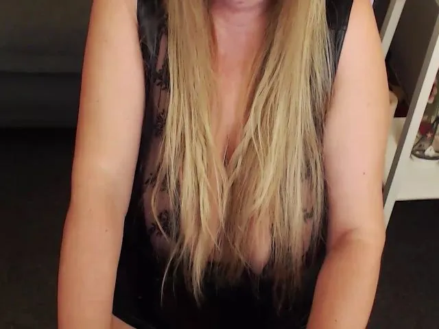 Live sex webcam photo for BBWLeona #257673271
