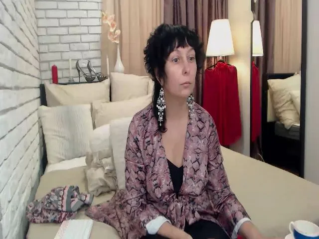 Live sex webcam photo for MonicaUDream #253639821