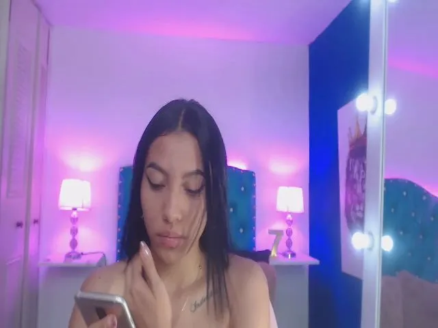 Live sex webcam photo for Georgia_Cox #254192352