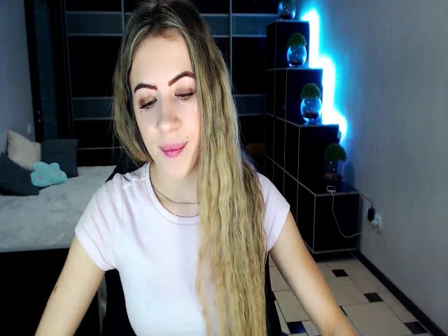 Live sex webcam photo for LannaBlue #253513408