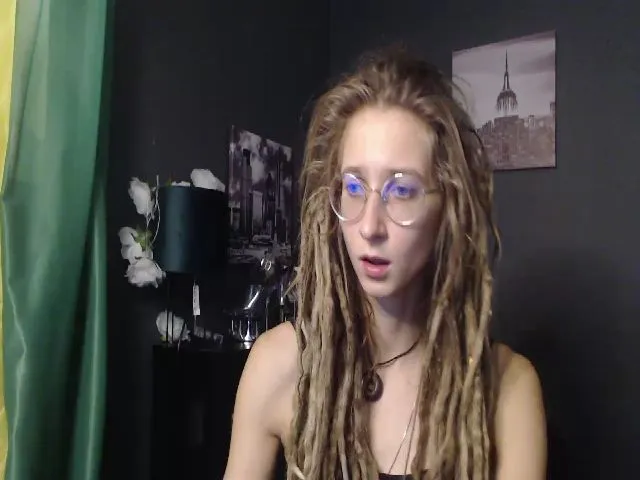 Live sex webcam photo for KINKYkeira #255271718