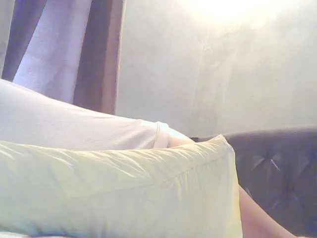 Live sex webcam photo for TokyoChick #243184250