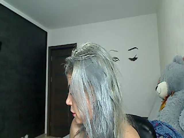 Live sex webcam photo for Yourmilf24 #260517882