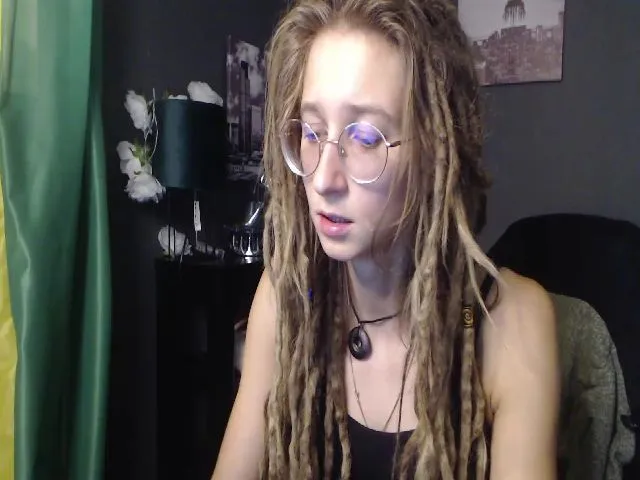 Live sex webcam photo for KINKYkeira #255268233