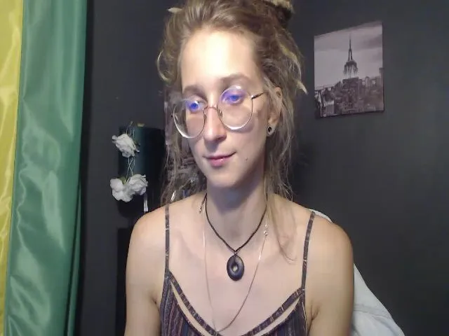 Live sex webcam photo for KINKYkeira #260802262