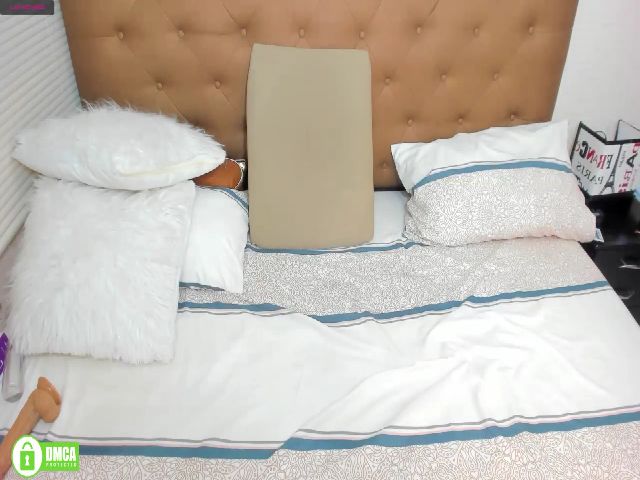 Live sex webcam photo for Evelyn__lee #264035156