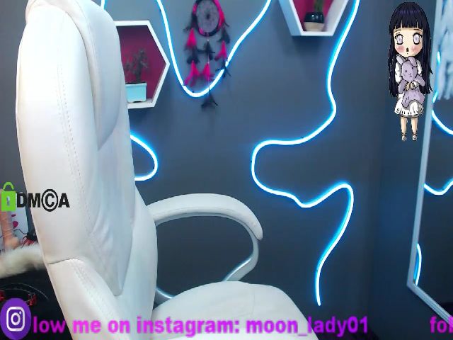 Live sex webcam photo for Moonlady6 #253704999