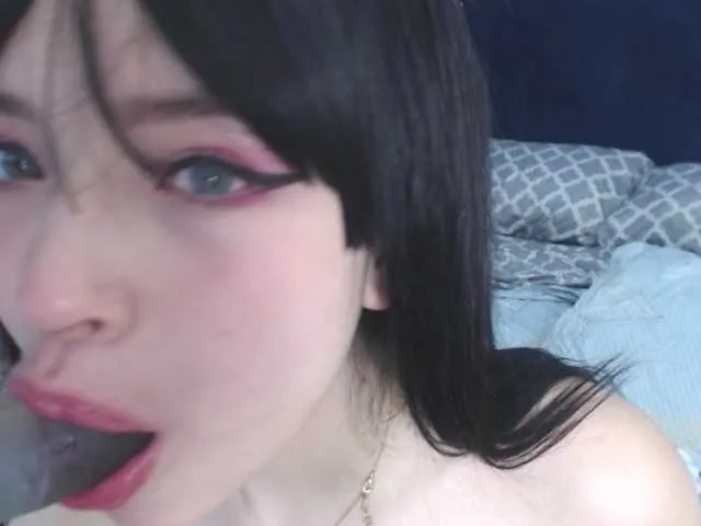 Live sex webcam photo for CarolineJames #250635647