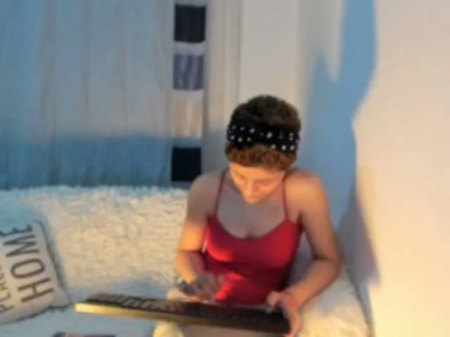 Live sex webcam photo for EllaRose29 #241176291