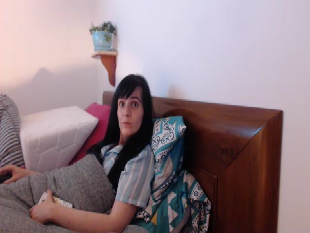 Live sex webcam photo for isabellazee2 #256133190