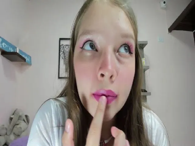 Live sex webcam photo for LEYNABRAUN #264485279