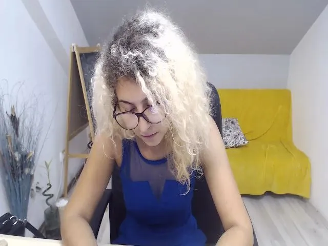 Live sex webcam photo for CurlyBella #252467070