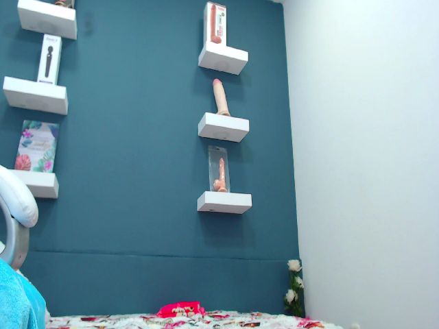 Live sex webcam photo for HANNAH_19 #257233653