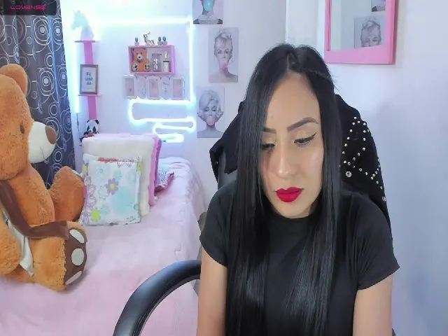 Live sex webcam photo for Paulina2700 #263664850